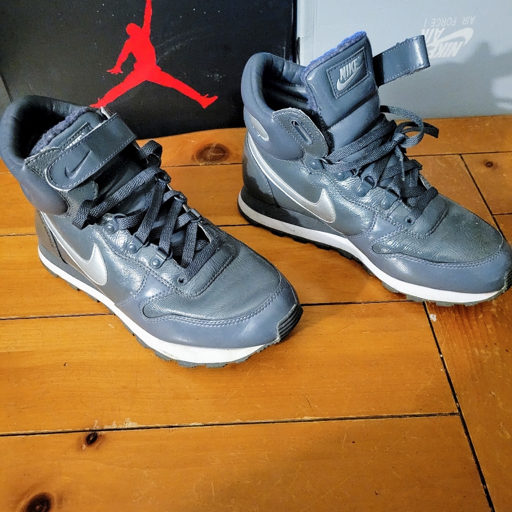 Nike Snow Waffle Grey Patent w/Sherpa Women's Sneaker Boot Size 10